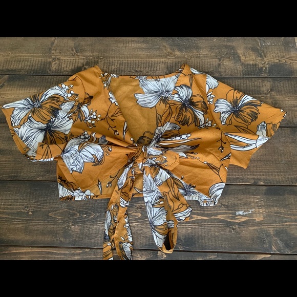 summer blouse- cropped - Picture 1 of 1